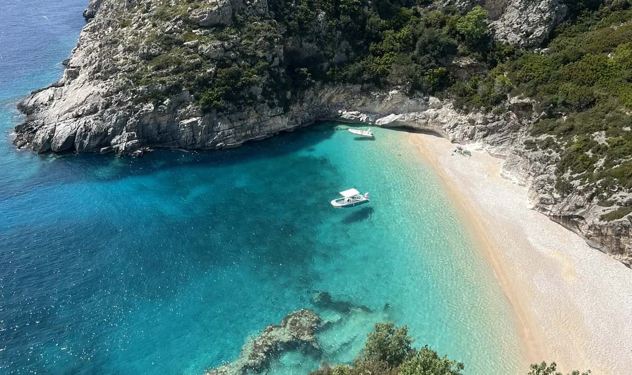 The Gramma Bay & Blue Cave Tour